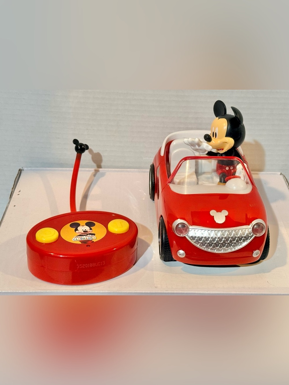 Jada Toys Disney Mickey Mouse RedRoadster RC Car ⭐️⭐️PRE-USED Good Condition⭐️⭐️ - Picture 2 of 11